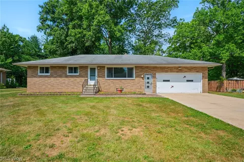 8382 Royalhaven Dr, North Royalton, OH 44133