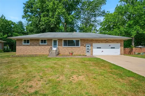 8382 Royalhaven Dr, North Royalton, OH 44133