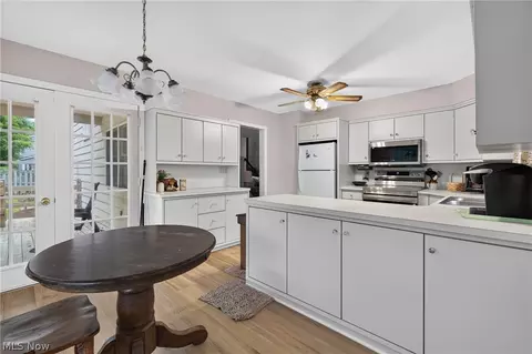 Kitchen - 8488 Crystal Dr, Boardman, OH 44512 photo 3 of 3