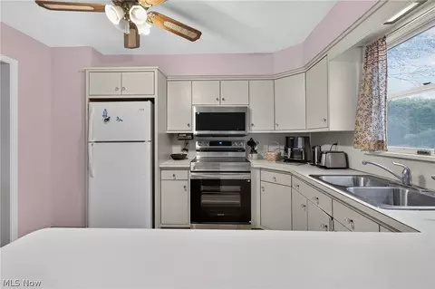 Kitchen - 8488 Crystal Dr, Boardman, OH 44512 photo 2 of 3