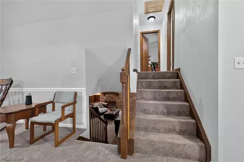 Entry Way - 8488 Crystal Dr, Boardman, OH 44512 photo 2 of 3