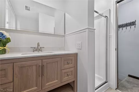 Bath - 8488 Crystal Dr, Boardman, OH 44512 photo 3 of 4
