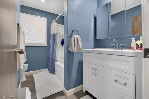 Bath - 8488 Crystal Dr, Boardman, OH 44512 photo 2 of 4