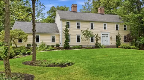 540 Fox Run Trl, Aurora, OH 44202