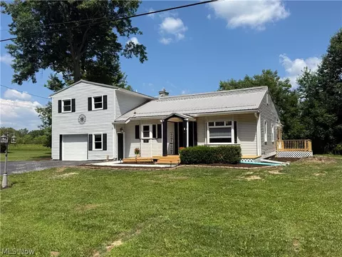 1365 Jewel Bay Rd, Cortland, OH 44410
