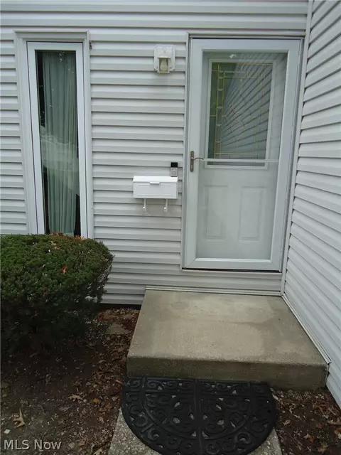 306 Deepwood Dr, Wadsworth, OH 44281