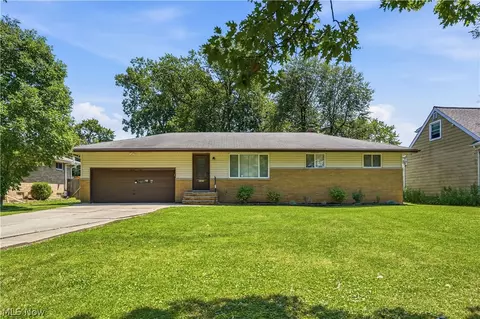 8985 Big Creek Pkwy, Strongsville, OH 44149