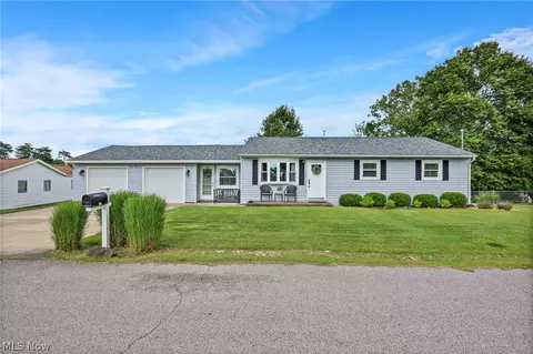 374 Meadow Ln, Parkersburg, WV 26101