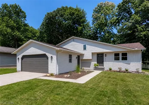 3931 Canterbury Dr, Brunswick, OH 44212