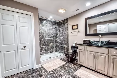 Bath - 6960 Sturbridge Dr, Concord Twp, OH 44077 photo 4 of 4
