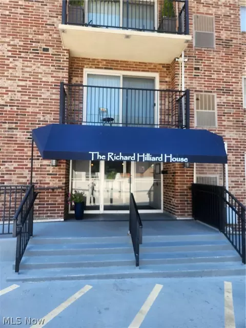 15555 Hilliard Rd #405, Lakewood, OH 44107