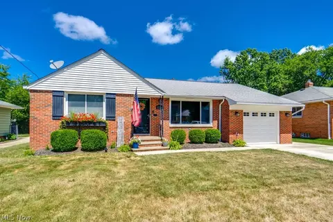 22214 Sandy Ln, Fairview Park, OH 44126