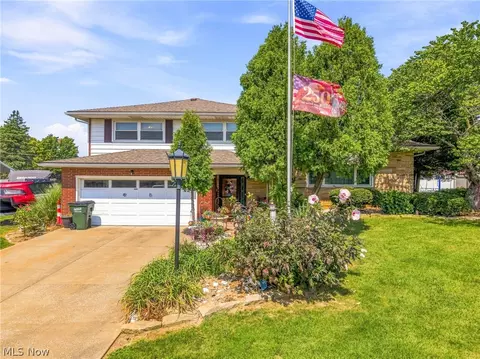 1409 Opal St, Louisville, OH 44641