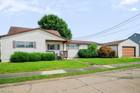 Exterior - 3904 3rd Ave, Vienna, WV 26105 photo 2 of 4