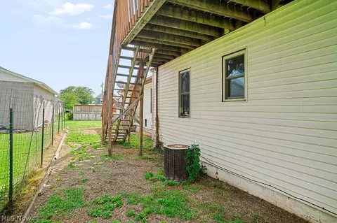 Exterior - 3904 3rd Ave, Vienna, WV 26105 photo 3 of 4