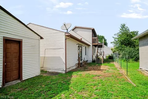 Exterior - 3904 3rd Ave, Vienna, WV 26105 photo 4 of 4