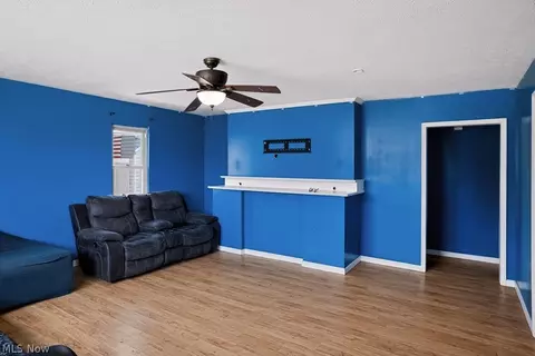 Living - 3904 3rd Ave, Vienna, WV 26105 photo 2 of 5