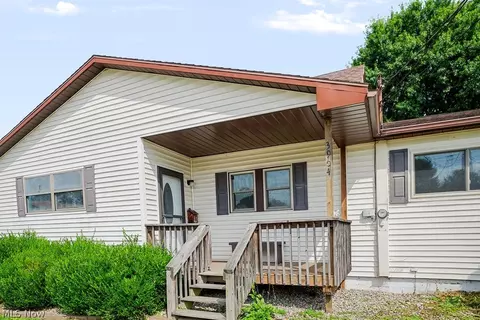 Exterior - 3904 3rd Ave, Vienna, WV 26105 photo 1 of 4