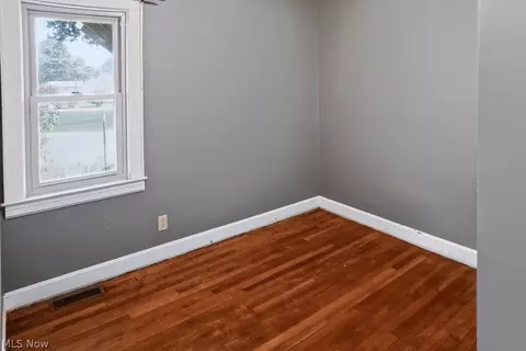 Bedroom - 3904 3rd Ave, Vienna, WV 26105 photo 6 of 12
