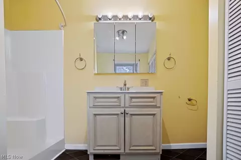 Bath - 3904 3rd Ave, Vienna, WV 26105 photo 6 of 8