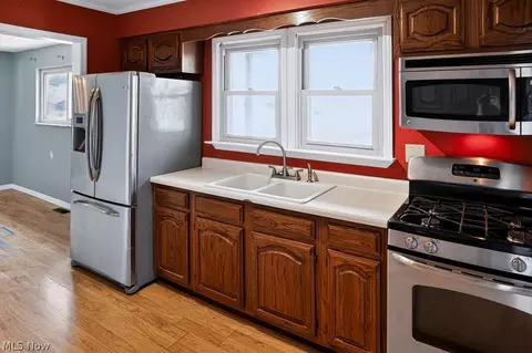Kitchen - 3904 3rd Ave, Vienna, WV 26105 photo 2 of 5