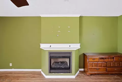 Living - 3904 3rd Ave, Vienna, WV 26105 photo 5 of 5