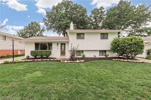 1174 Giesse Dr, Mayfield Heights, OH 44124