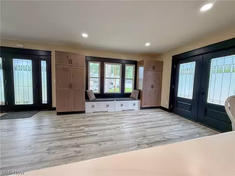 Entry Way - 105 E Vermont Ave, Sebring, OH 44672 photo 1 of 1