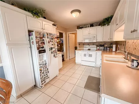 Kitchen - 177 Mathews Rd, Boardman, OH 44512 photo 2 of 3