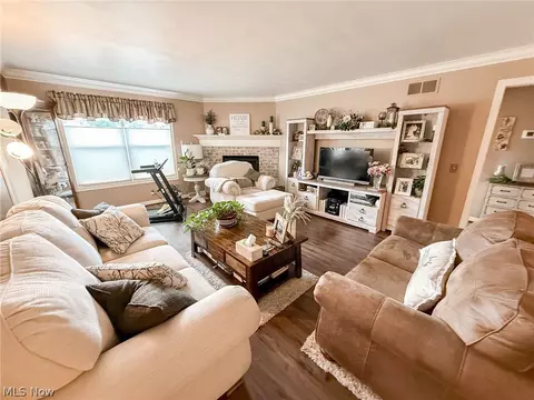 Living - 177 Mathews Rd, Boardman, OH 44512 photo 1 of 2