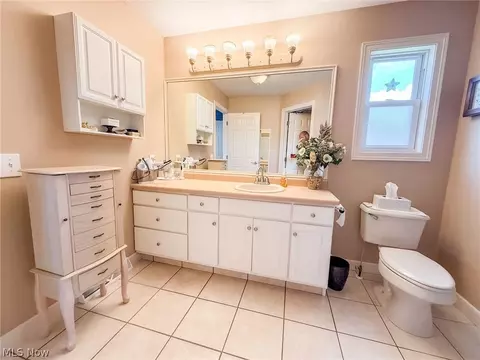 Bath - 177 Mathews Rd, Boardman, OH 44512 photo 2 of 3