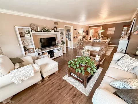 Living - 177 Mathews Rd, Boardman, OH 44512 photo 2 of 2