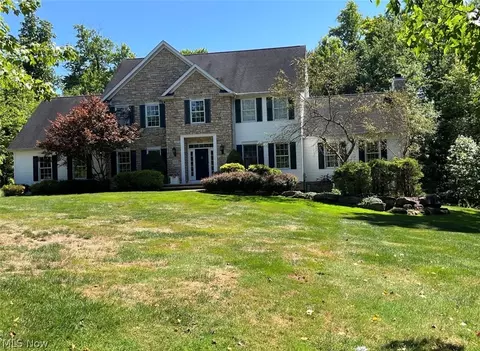 7895 Arlington Dr, Chesterland, OH 44026
