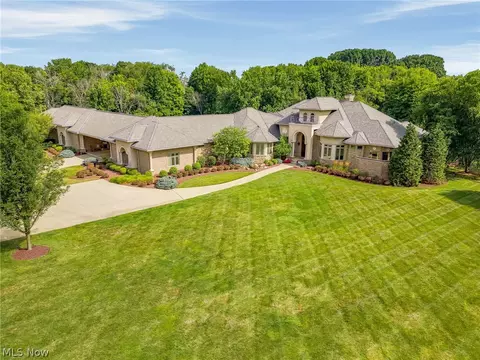 1521 Easthill St SE, North Canton, OH 44720