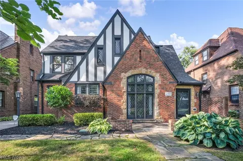 2717 Derbyshire Rd, Cleveland Heights, OH 44106