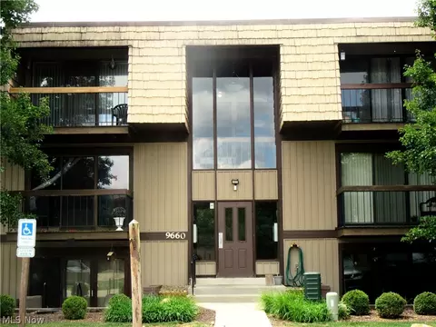 9660 Cove Dr #F19, North Royalton, OH 44133