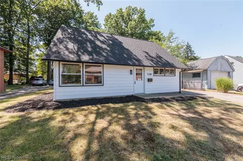 1130 Saxe Ave, Cuyahoga Falls, OH 44221