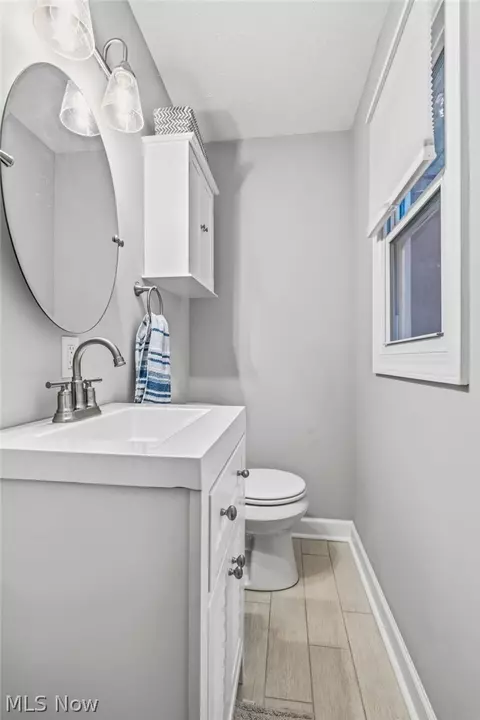 Bath - 1884 Spring Valley Ave NW, Canton, OH 44708 photo 2 of 3