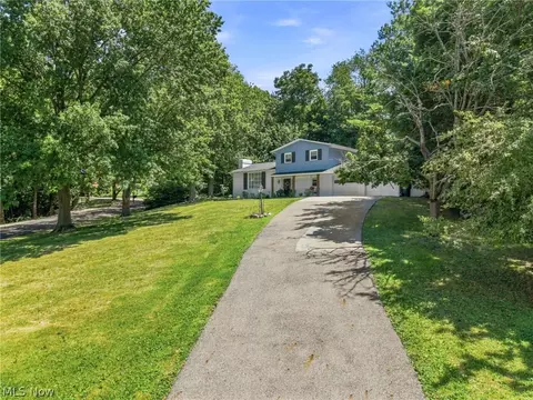 Exterior - 1884 Spring Valley Ave NW, Canton, OH 44708 photo 10 of 11