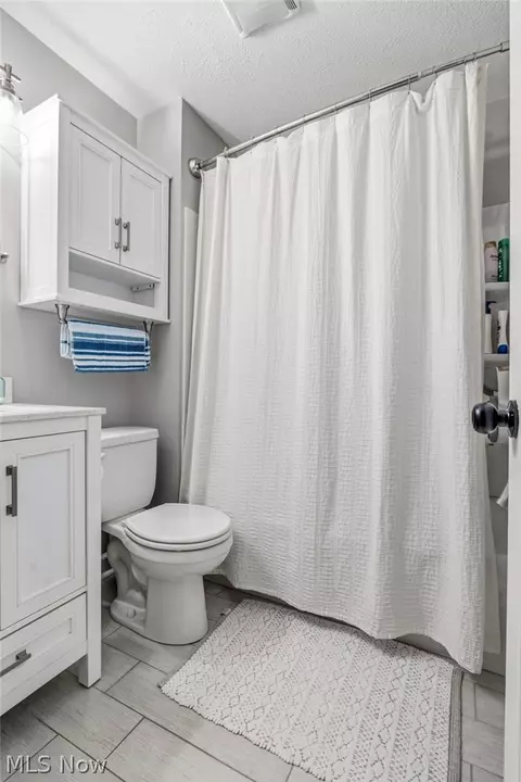 Bath - 1884 Spring Valley Ave NW, Canton, OH 44708 photo 3 of 3