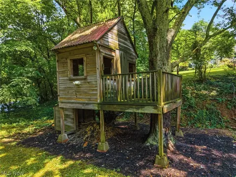 Exterior - 1884 Spring Valley Ave NW, Canton, OH 44708 photo 8 of 11
