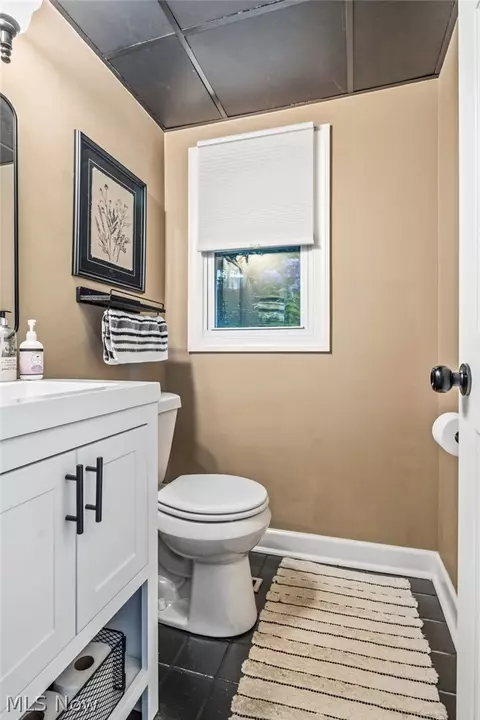 Bath - 1884 Spring Valley Ave NW, Canton, OH 44708 photo 1 of 3