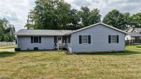 328 10th St NW, New Philadelphia, OH 44663