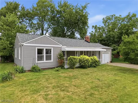 10602 Windham Rd, Parma, OH 44130 photo 2