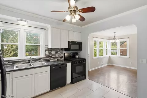 10602 Windham Rd, Parma, OH 44130 photo 18