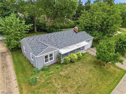 10602 Windham Rd, Parma, OH 44130 photo 4