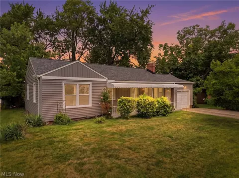 10602 Windham Rd, Parma, OH 44130 photo 3
