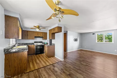Living - 1423 Shaffer, Lorain, OH 44053 photo 6 of 6