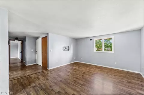 Living - 1423 Shaffer, Lorain, OH 44053 photo 5 of 6