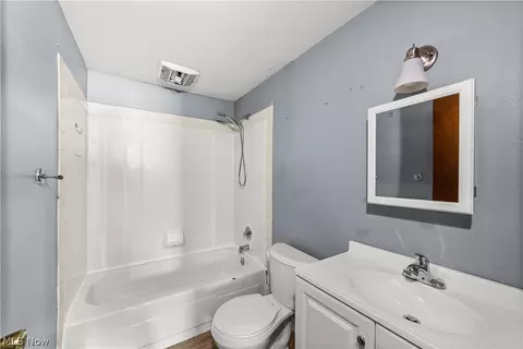 Bath - 1423 Shaffer, Lorain, OH 44053 photo 1 of 1